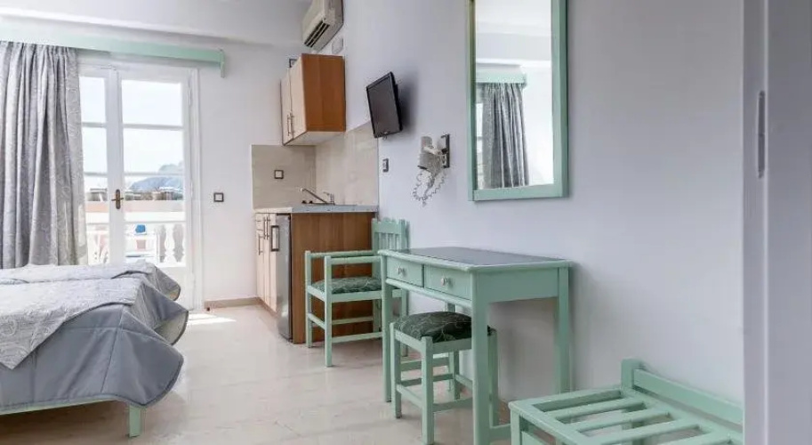 Avraki Rooms & Studios