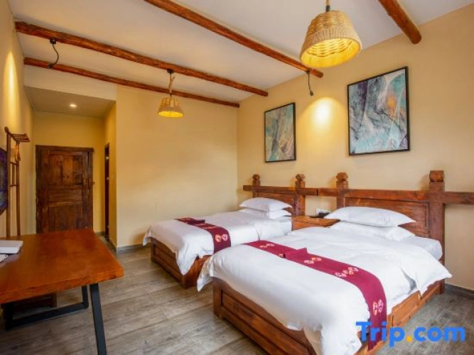 Standard Twin room with garden view