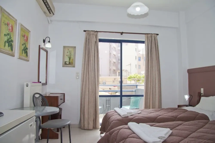 Standard Twin room with balcony