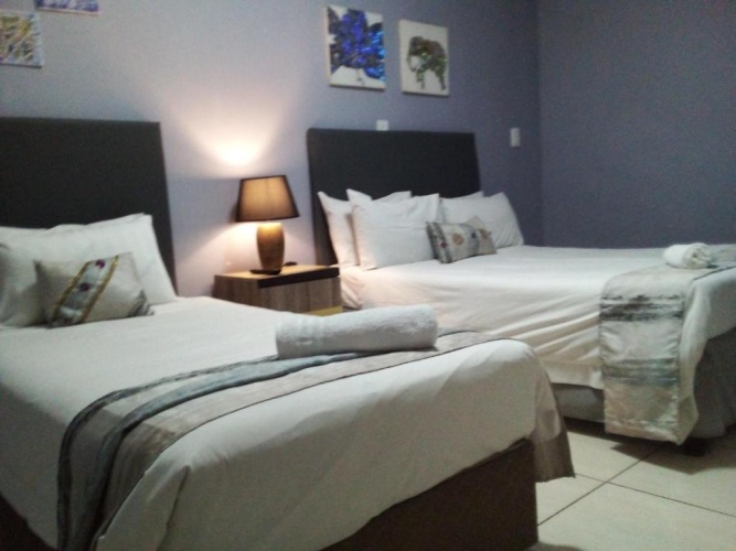 Standard Triple room