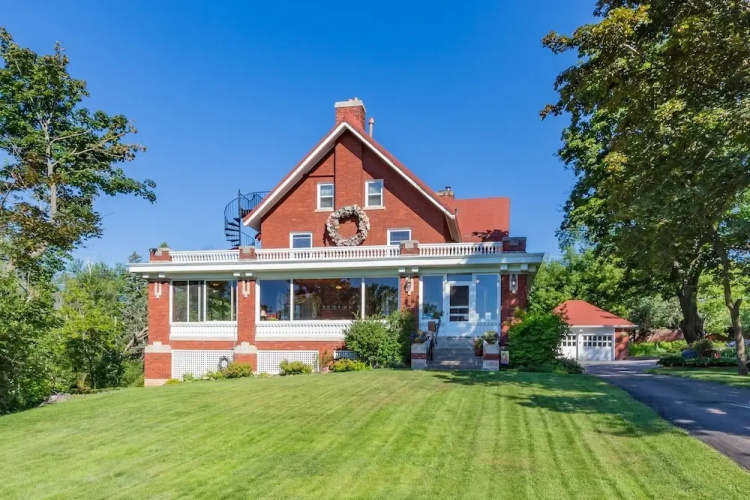 The Firelight Inn on Oregon Creek Bed and Breakfast