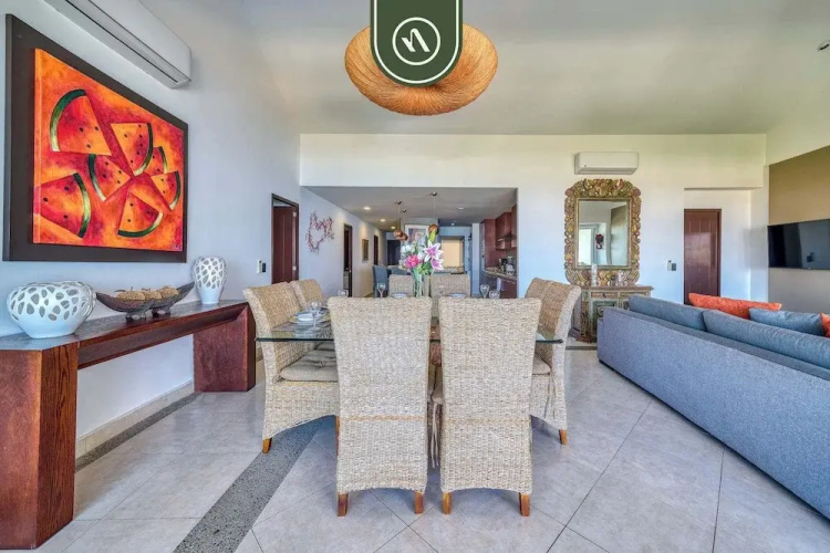 Oceanfron 4 BR Condo - Beach - Wyndham Pool