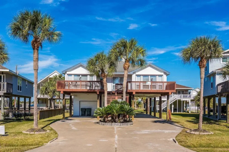 Casa de Reyes by Ryson Vacation Rentals