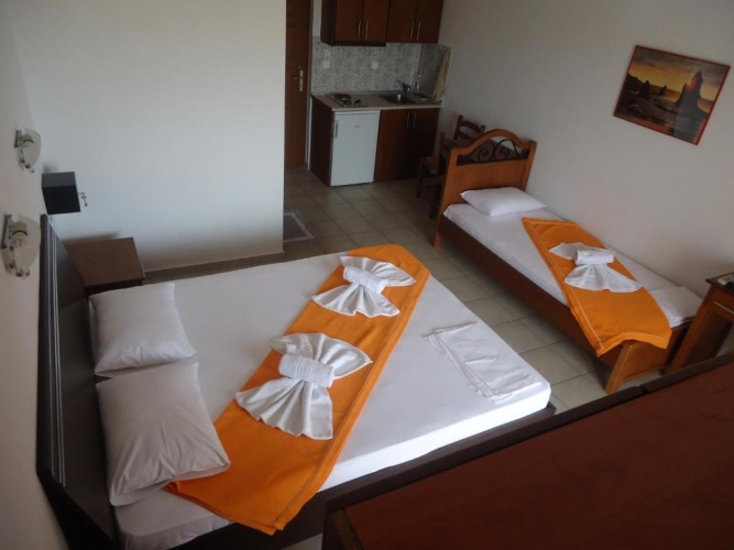 Standard Triple room
