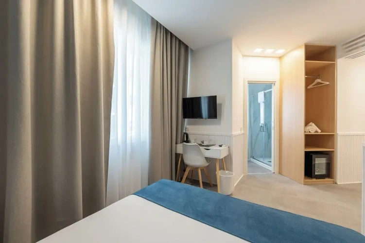 Superior Double room with balcony and with city view