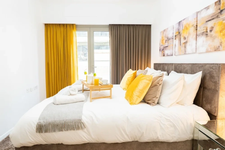2 Bedrooms Apartment with city view