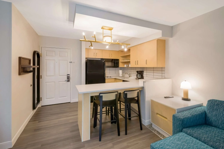 2 Bedrooms Sextuple Suite
