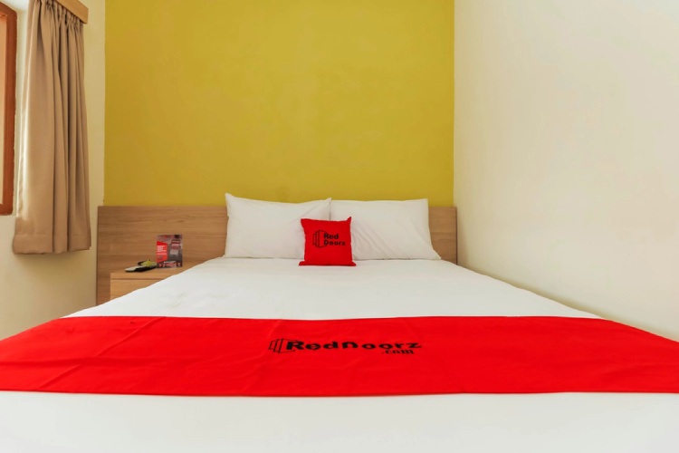 RedDoorz Plus @ Slamet Riyadi