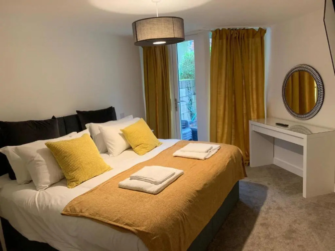 The Oxford Apartment