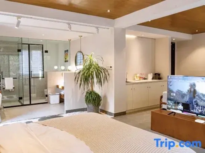 Suite with garden view