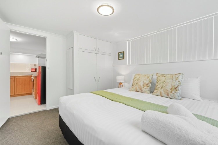 Charming Maning Ave - 2 Bedroom Unit