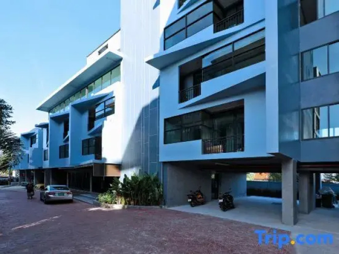 Stylish Studio Apartment. Rooftop Pool at Nai Harn