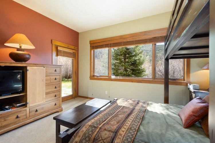 66 Thackwell Lane 4 Bedroom Townhouse by RedAwning