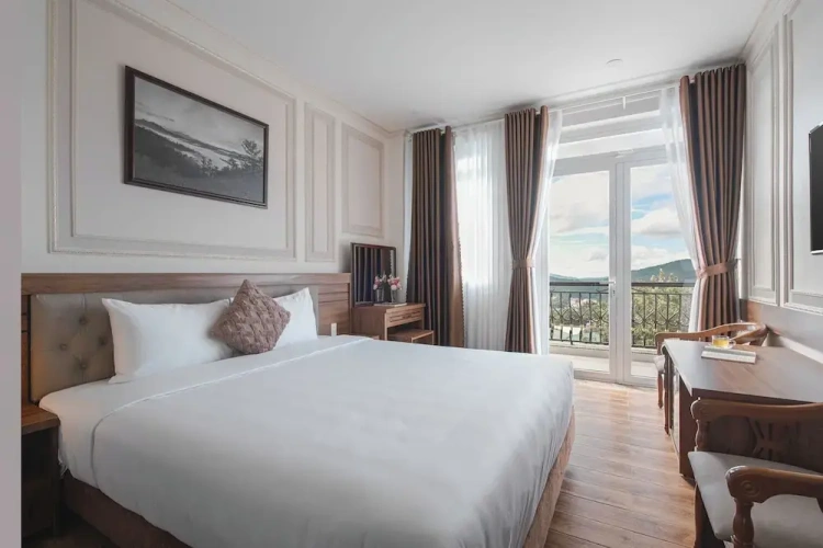 Standard Double room with balcony and with land view
