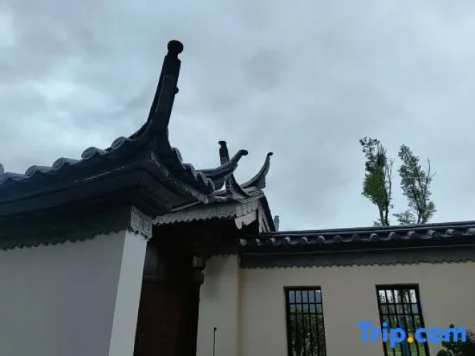 Lugu Lake · Lede Far Mountain Accommodation