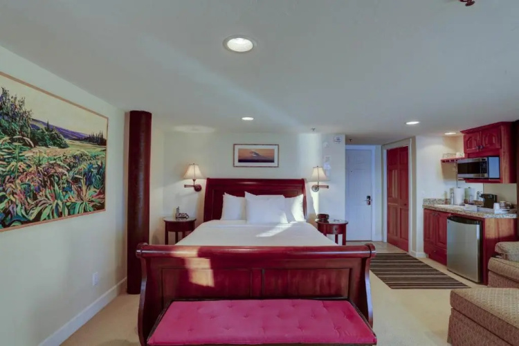 Land's End Resort
