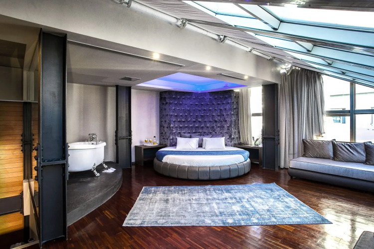 Diamond Suites
