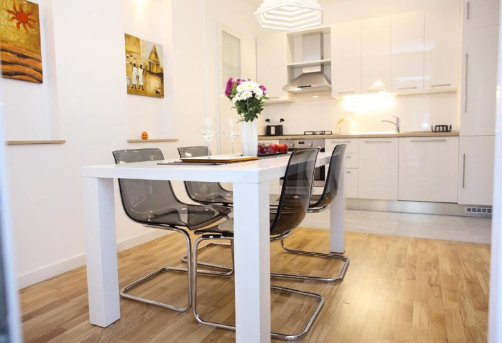 2 Bedrooms Apartment