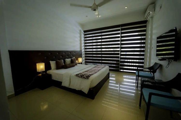 Deluxe Family room with garden view