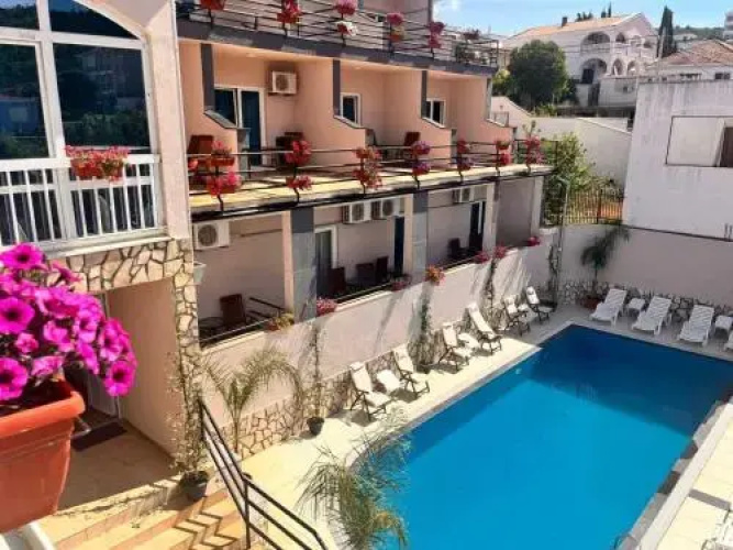 El Mar Hotel
