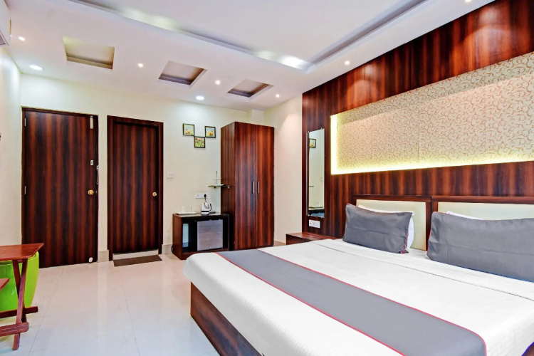 Fabhotel Motisarai