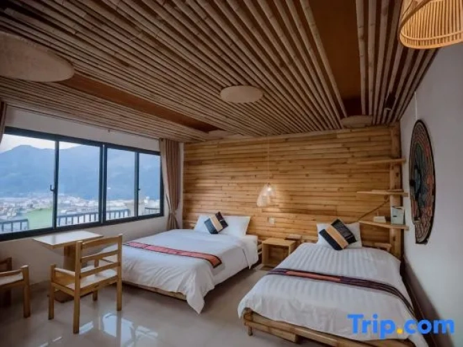 Standard Family room with mountain view