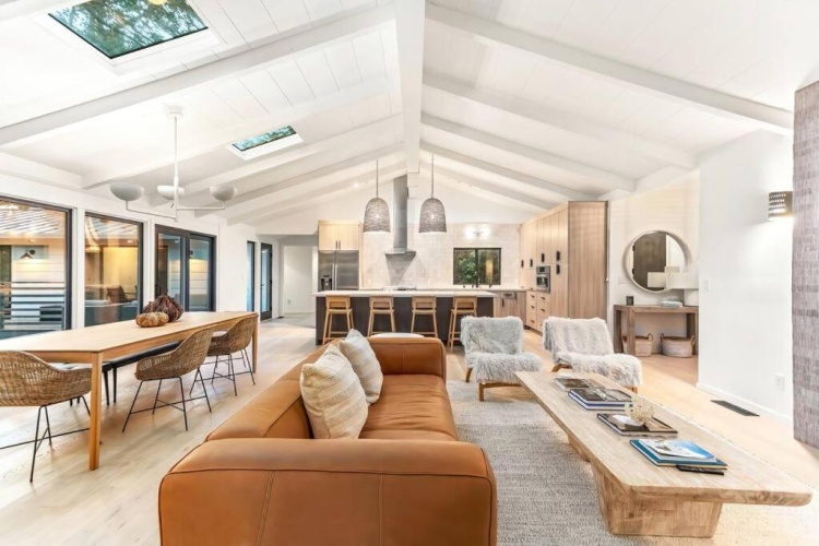 4 Bedrooms Cottage