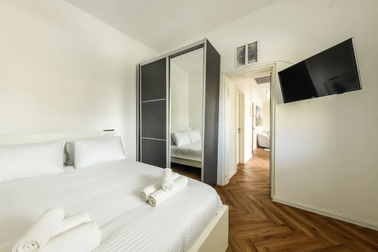 Beachside Charm on Ben Yehuda 2BR Apt