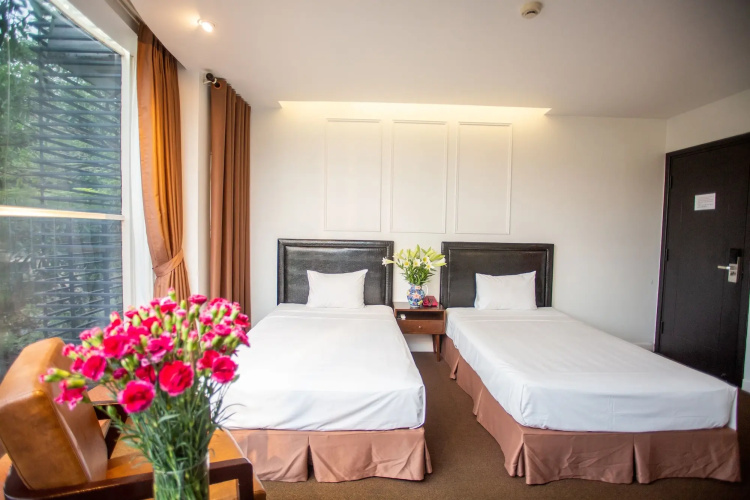 Dinh Hotel