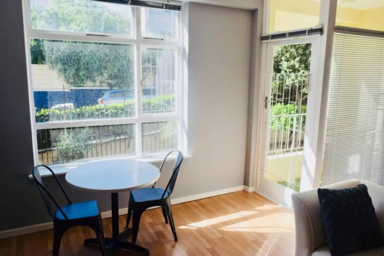 Studio Apartment With Balcony in Green Point