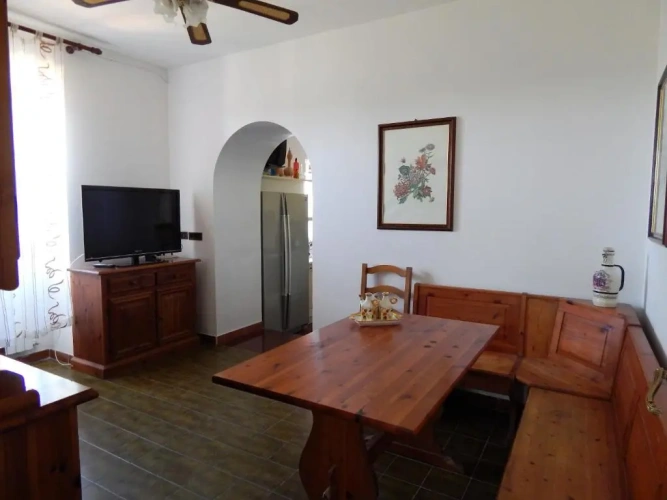 4 Bedrooms Cottage