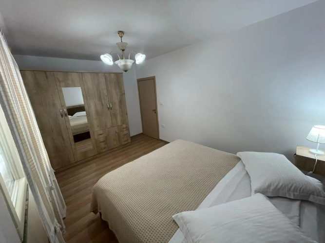 Lovely one-bedroom apartment with private entrance
