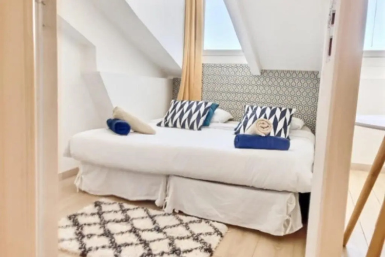 Charming 1 Bedroom Apartment Center
