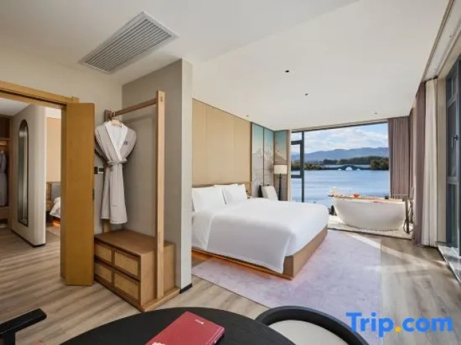 Double Suite with lake view