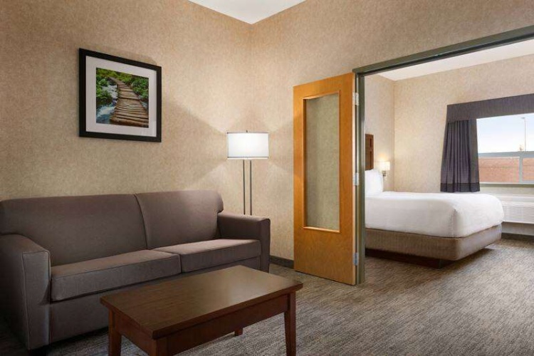 Days Inn & Suites by Wyndham Brooks photo 6