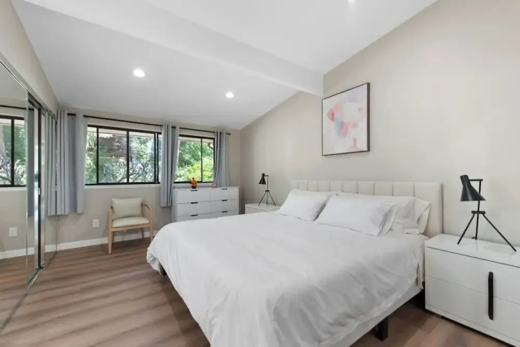 Stylish & Spacious Retreat in Downtown Bellevue