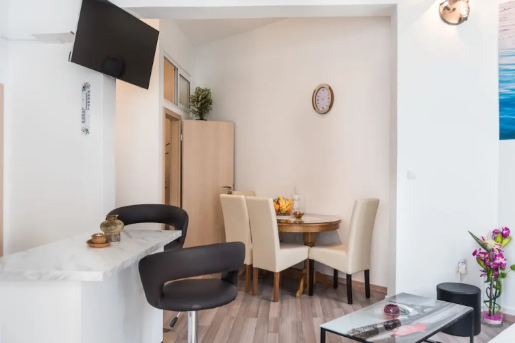 Comfortable Classy Apartment Close to Znjan Beach