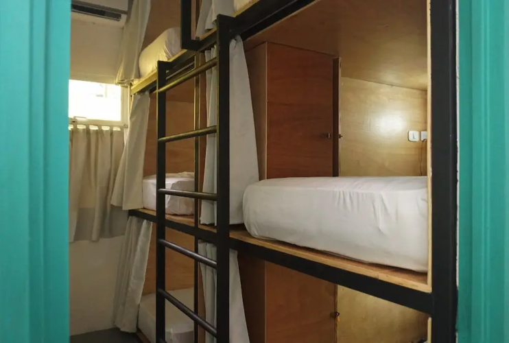 Akih Pods Hostel