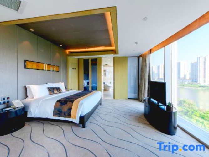 Deluxe Suite with river view