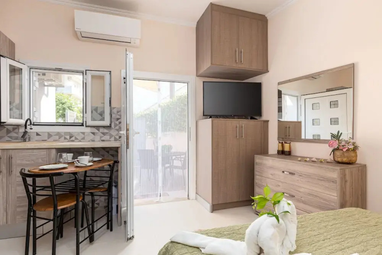 Fouki Studio lovely Ipsos beach getaway