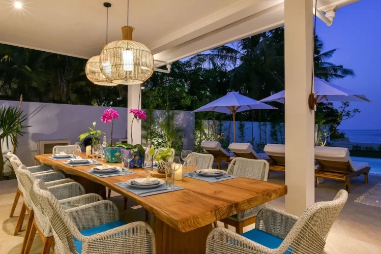 4 Bedrooms Luxury Villa beachfront