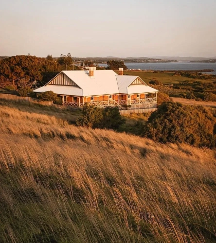 4 Bedrooms Double Cottage with balcony and oceanfront