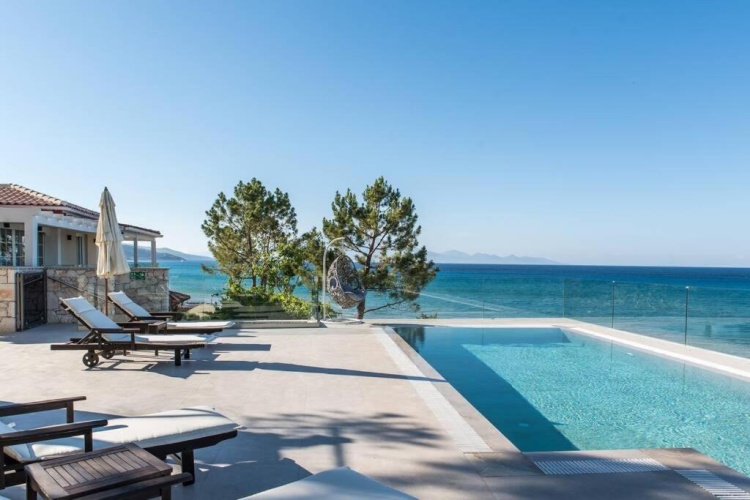 3 Bedrooms Villa