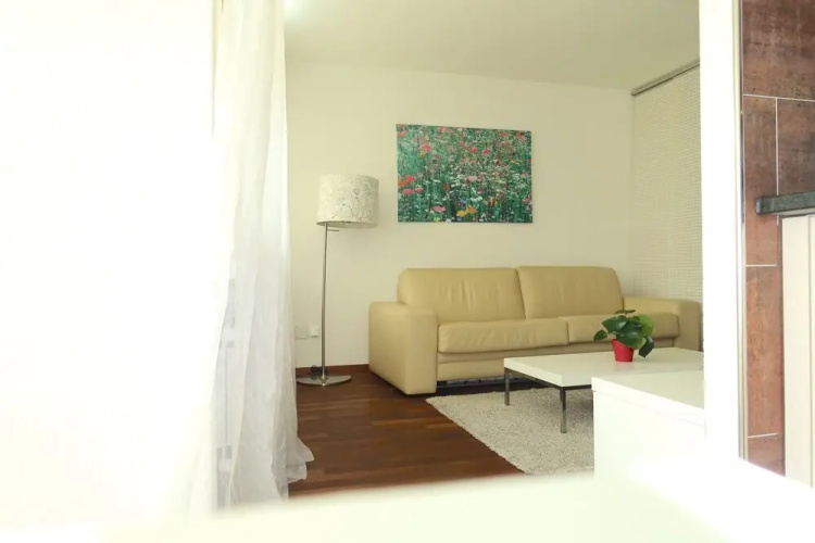 Stylish with Amazing Natural Light & Pocket WIFI