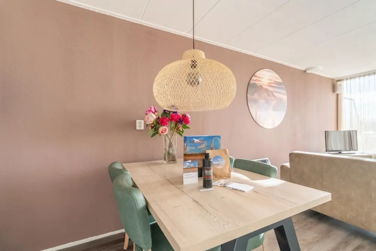 4-person Apartment With Island View