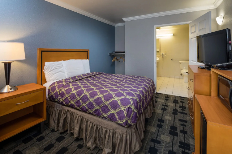 SOMA Park Inn – Civic Center
