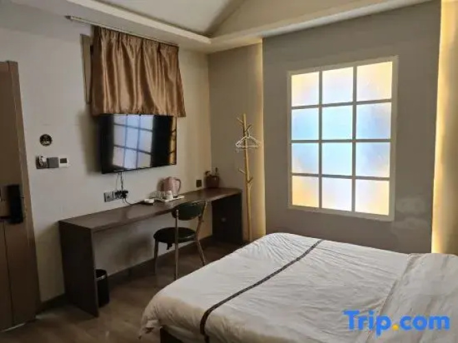 Taihua Lotus House B&B