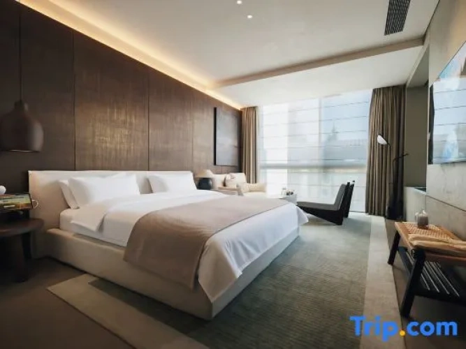 Suite with mountain view