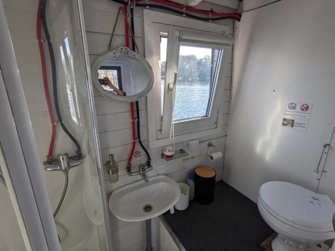 Gemütliches Hausboot mit Kamin in Berlin