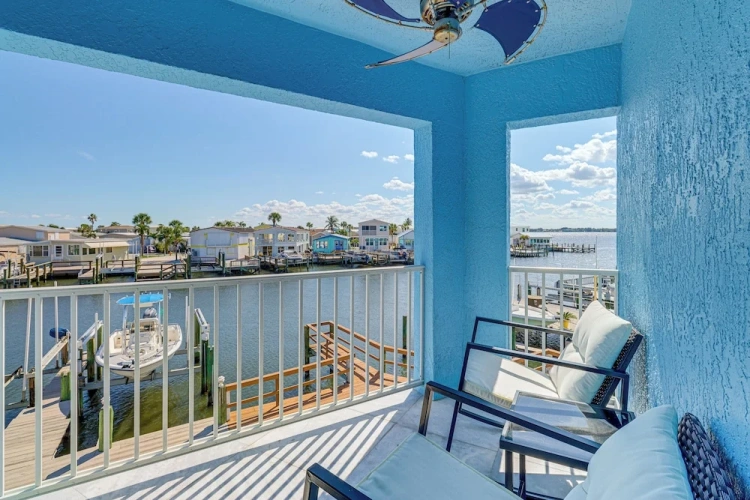 4 Bedrooms Cottage with balcony